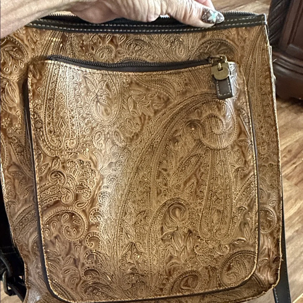 Relic crossbody messenger